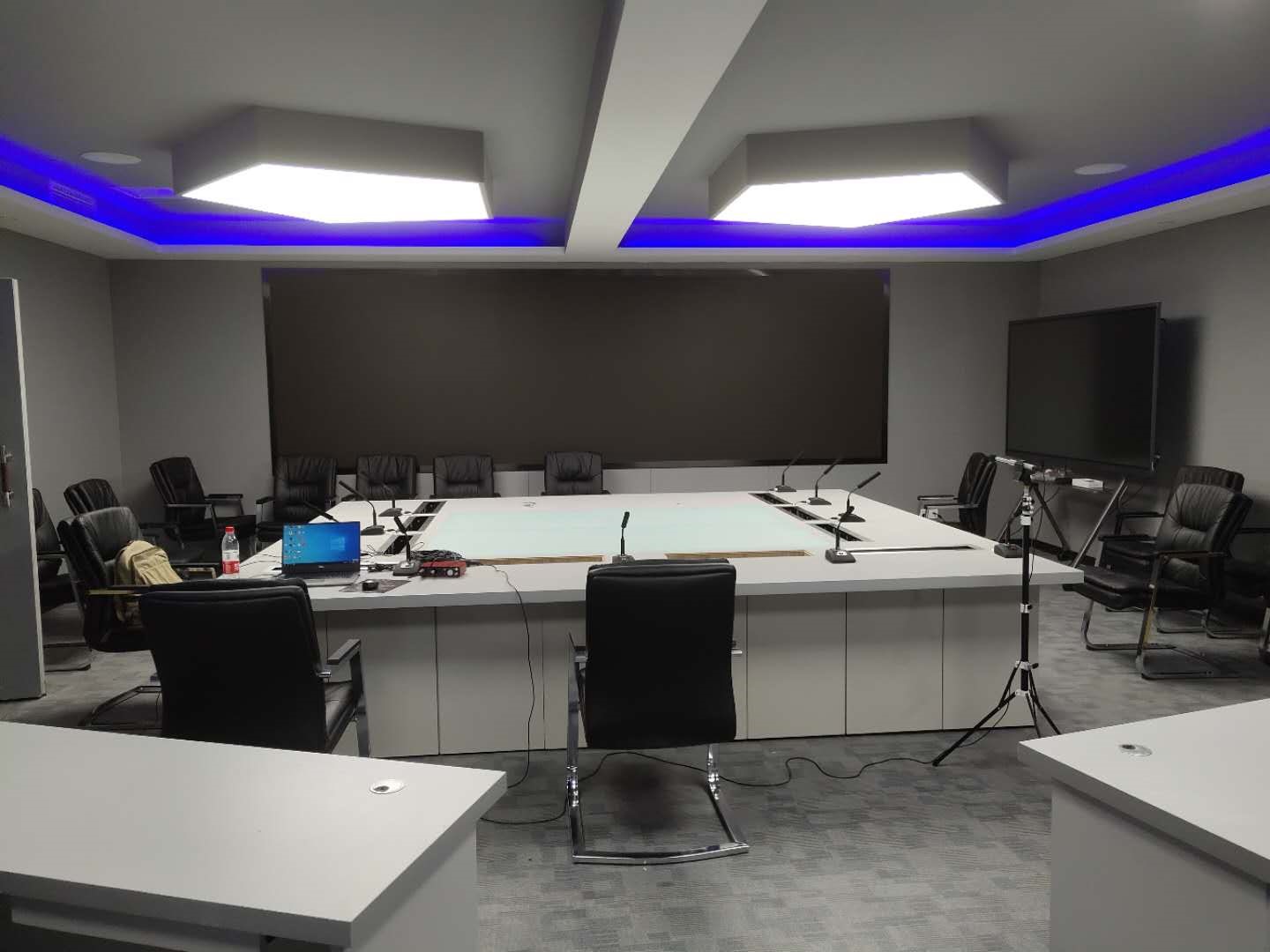 四川省公安廳經(jīng)偵局3.jpg 四川省公安廳經(jīng)偵局3.jpg